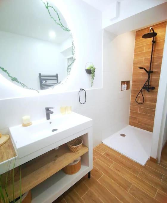 Вилла Casa Rosa, Un Petit Cocon Catalan Ortaffa Экстерьер фото